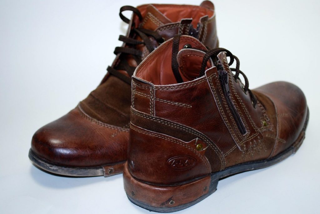 Comparatif bottes cowboy Ariat vs Lucchese